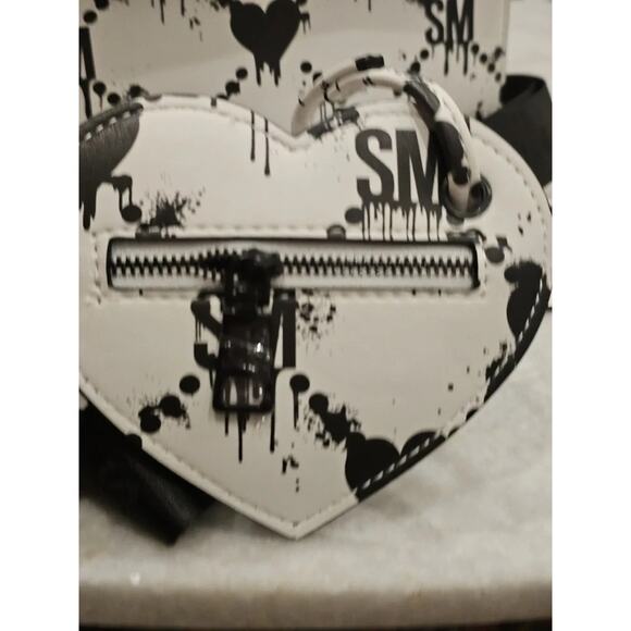 Steve Madden Bevelyn Satchel Halloween White & Black Bleeding Hearts. New - Picture 11 of 12